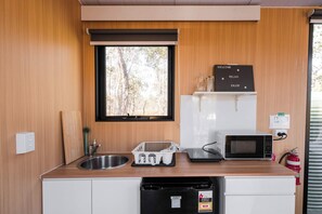 Coffee/tea maker, fridge, microwave, stovetop