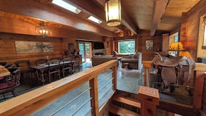 Smart TV, books, stereo, computer monitors - Stockholm Tree House (Truckee)
