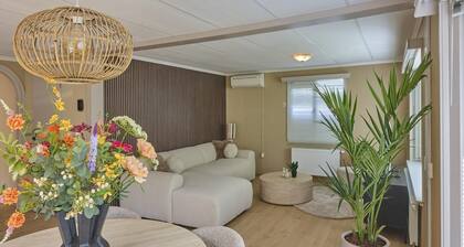 Luxusferienhaus mit Wellness in Waldgebiet