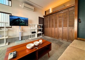 Living area - Vrbo Property (台東区)