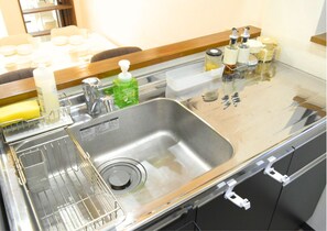 Fridge, microwave, oven, stovetop - 15 minutes to Asakusa / 9-minute walk from the nearest station / Maximum capacity: 14 guests / Entire property rental / Luxury designer villa / Parking lot next door (台東区)