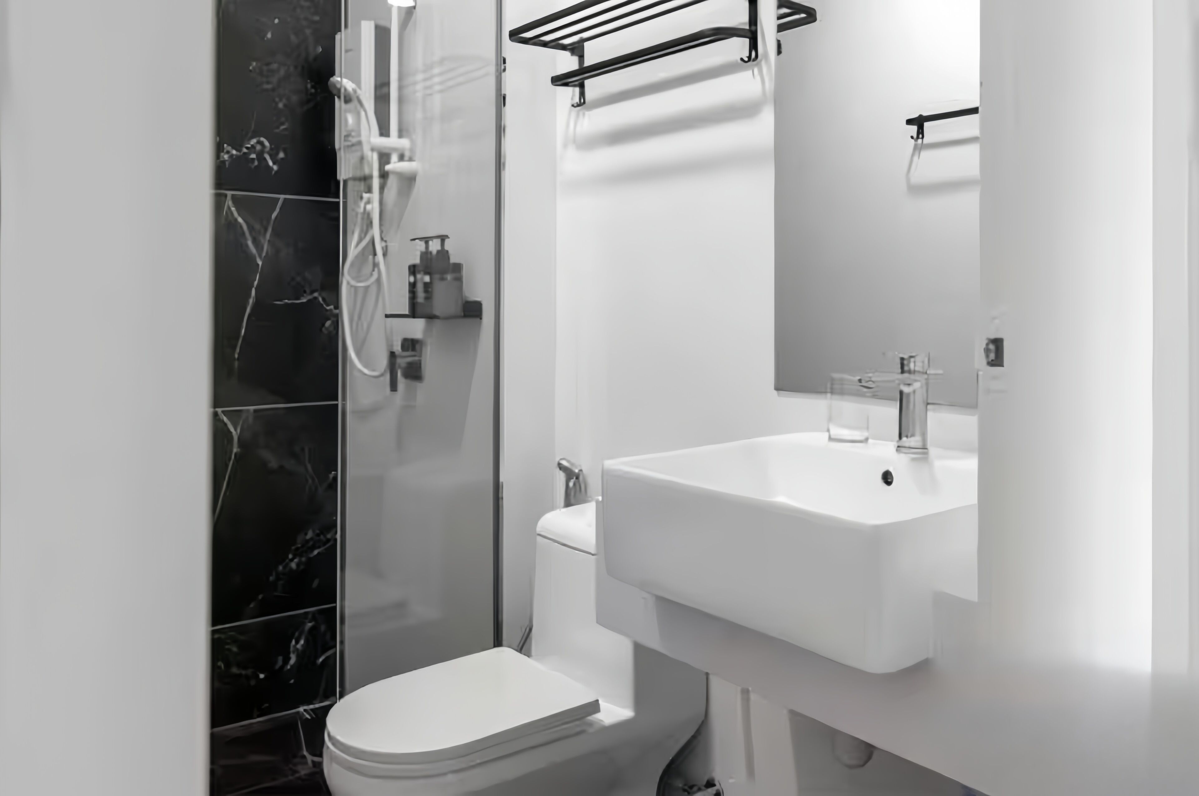 Deluxe Apartment, 2 Bedrooms, City View | Bathroom | Shower, rainfall showerhead, hair dryer, bidet