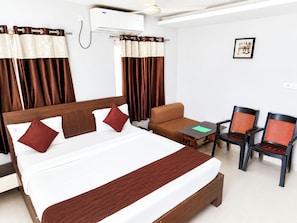 Double Room | Meja, kalis bunyi, Wi-fi percuma 