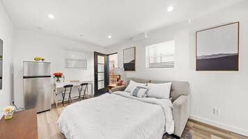 Appartement, 1 chambre | Coin séjour | Télévision LED de 55 pouces avec chaînes numériques