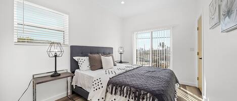 Apartment, 3 Bedrooms, Private Bathroom | Laptop workspace, free WiFi