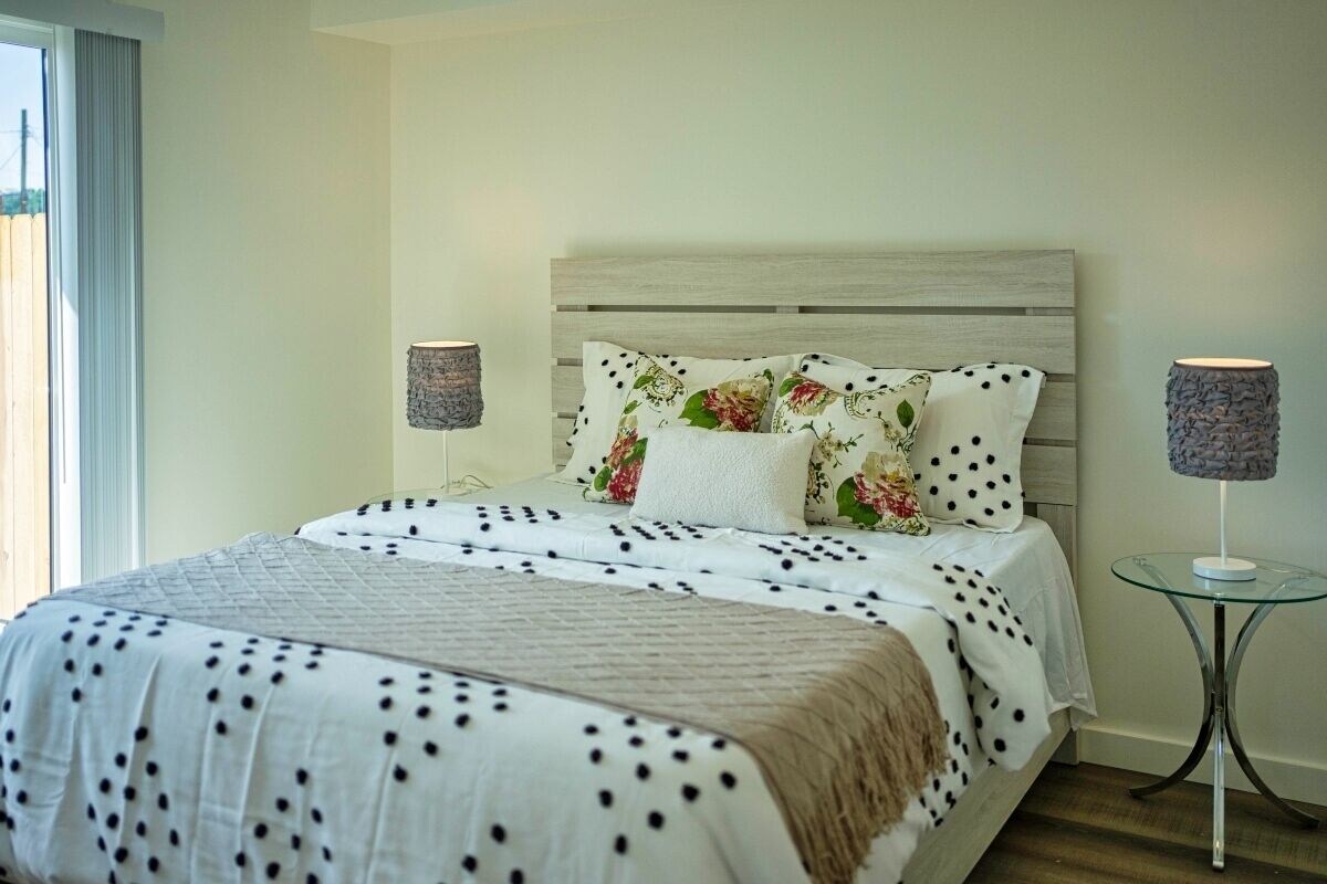 Apartment, 1 Bedroom | Laptop workspace, WiFi (free), bed sheets