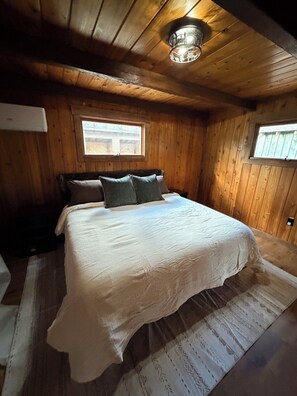 3 slaapkamers, een strijkplank/strijkijzer, wifi, beddengoed