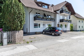 Exterior - Apartment 'Kuhglocken' with Mountain View, Shared Garden and Wi-Fi (Döbriach)