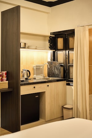 Standard Room | Desk, iron/ironing board, free WiFi