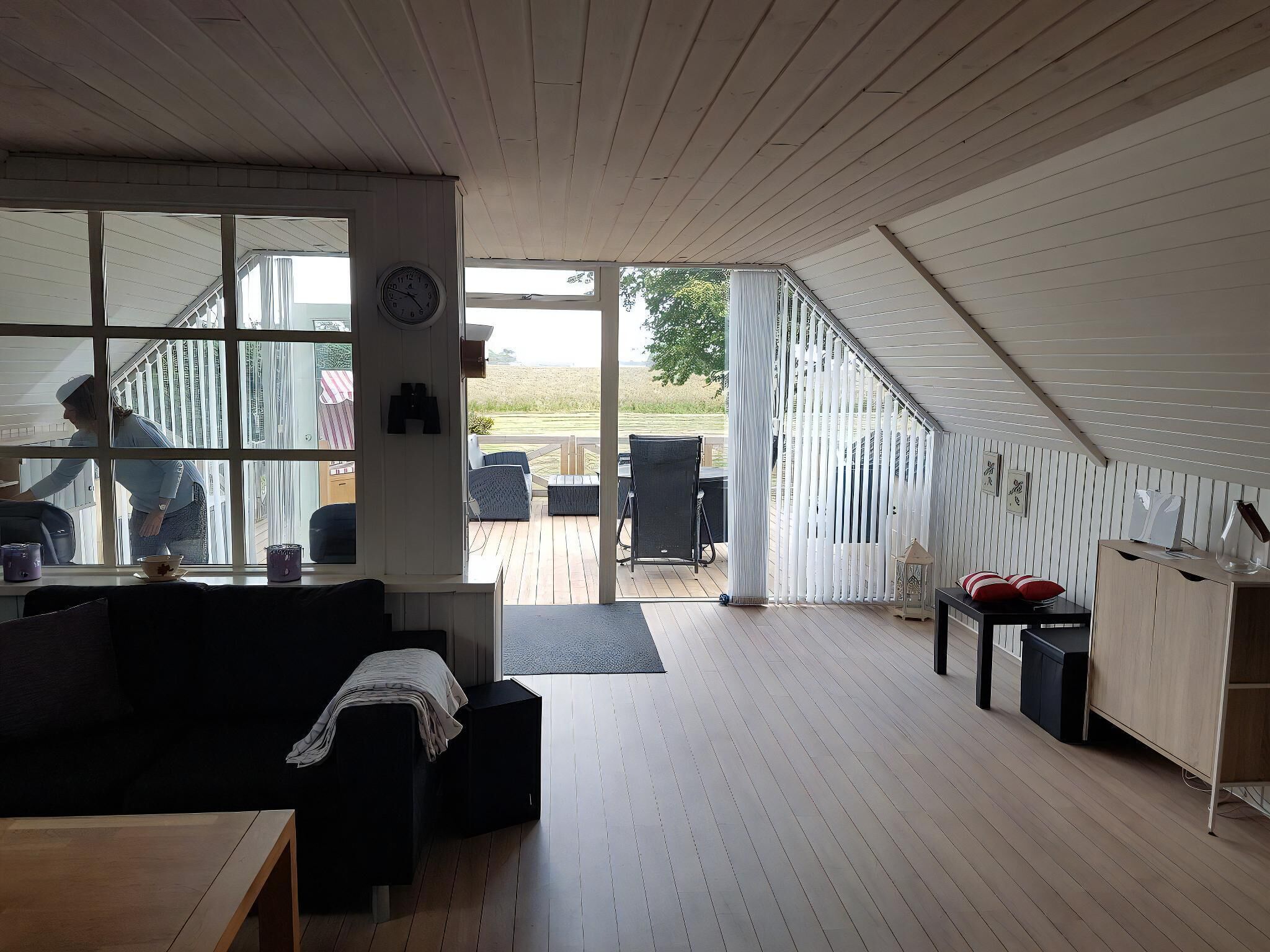 Fernseher, Stereoanlage