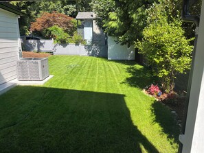 Property grounds - Newly renovated modern home away from home. Steps away from Deep cove strip. (North Vancouver)