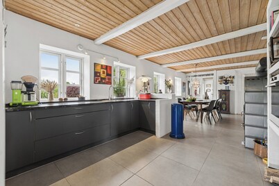 Large charming house for 12 guests