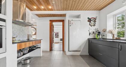 Large charming house for 12 guests