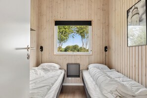 4 bedrooms, WiFi (free)