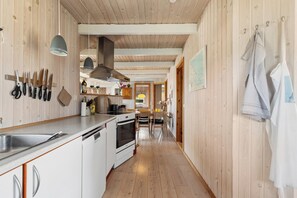 Fridge, microwave, oven, stovetop - Sea Views and Beach Life on North Funen (Otterup)