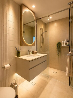 Hair dryer, towels, toilet paper - Koala Sky Suite | River & City Views (Brisbane City)