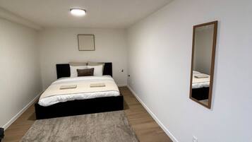 1 slaapkamer, een strijkplank/strijkijzer, gratis wifi, beddengoed