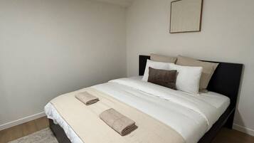 1 slaapkamer, een strijkplank/strijkijzer, gratis wifi, beddengoed