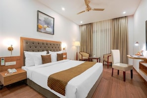 Phòng đôi Deluxe, ban công, quang cảnh núi | Phòng cách âm 