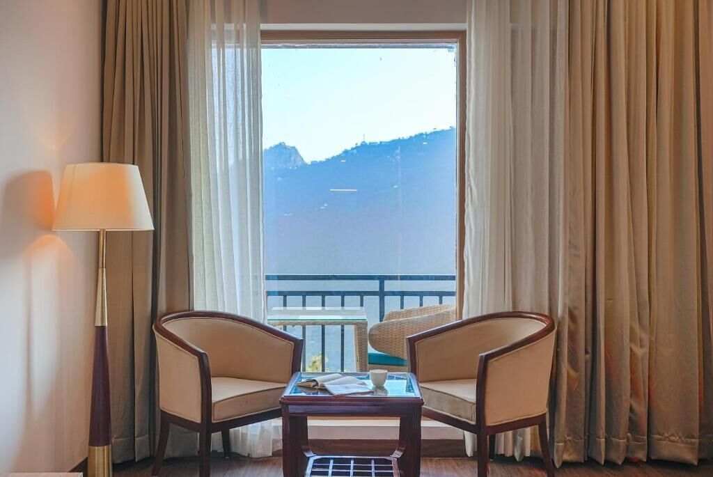 Deluxe Double Room, Balcony, Mountain View | Interior