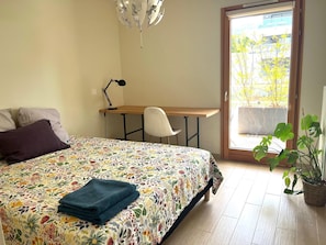 Iron/ironing board, WiFi, bed sheets - Bright and quiet apartment with lake and mountain views, terrace, (Neuvecelle)