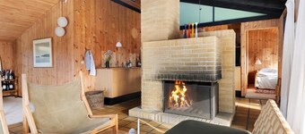 Charming 70s retreat near beach and peaceful vibe