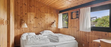 3 chambres, fer et planche à repasser