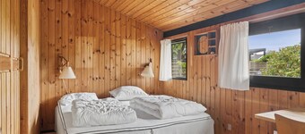 Charming 70s retreat near beach and peaceful vibe