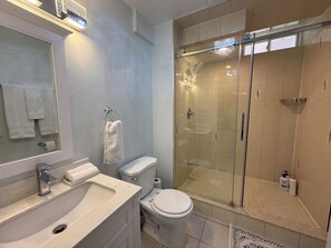 House, 1 Bedroom | Bathroom - Entire Privatesuite Separate Entrance Free Parking (Richmond Hill)
