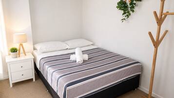 3 bedrooms, iron/ironing board, WiFi, bed sheets