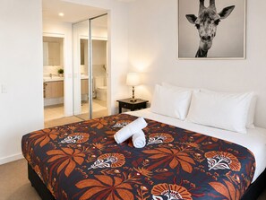 Room - The Sunset Perch | Panoramic River Escape (South Brisbane)