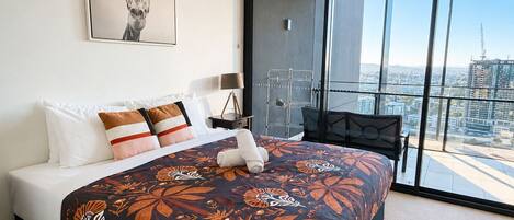 3 bedrooms, iron/ironing board, WiFi, bed sheets