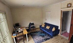 Living room - Room-mercy's Getaway Place (Cape Town)