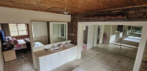 Room - Room-mercy's Getaway Place (Cape Town)