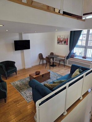 House, 3 Bedrooms, Smoking, Balcony | Living room - Boutique Dairy Conversion Near Ilford Station (Ilford)
