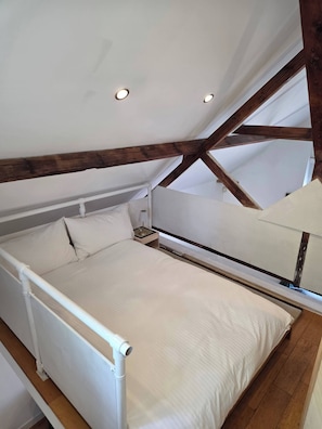 4 bedrooms - Boutique Dairy Conversion Near Ilford Station (Ilford)