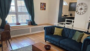 Casa, 3 camere da letto, fumatori, balcone | Soggiorno | Libri
