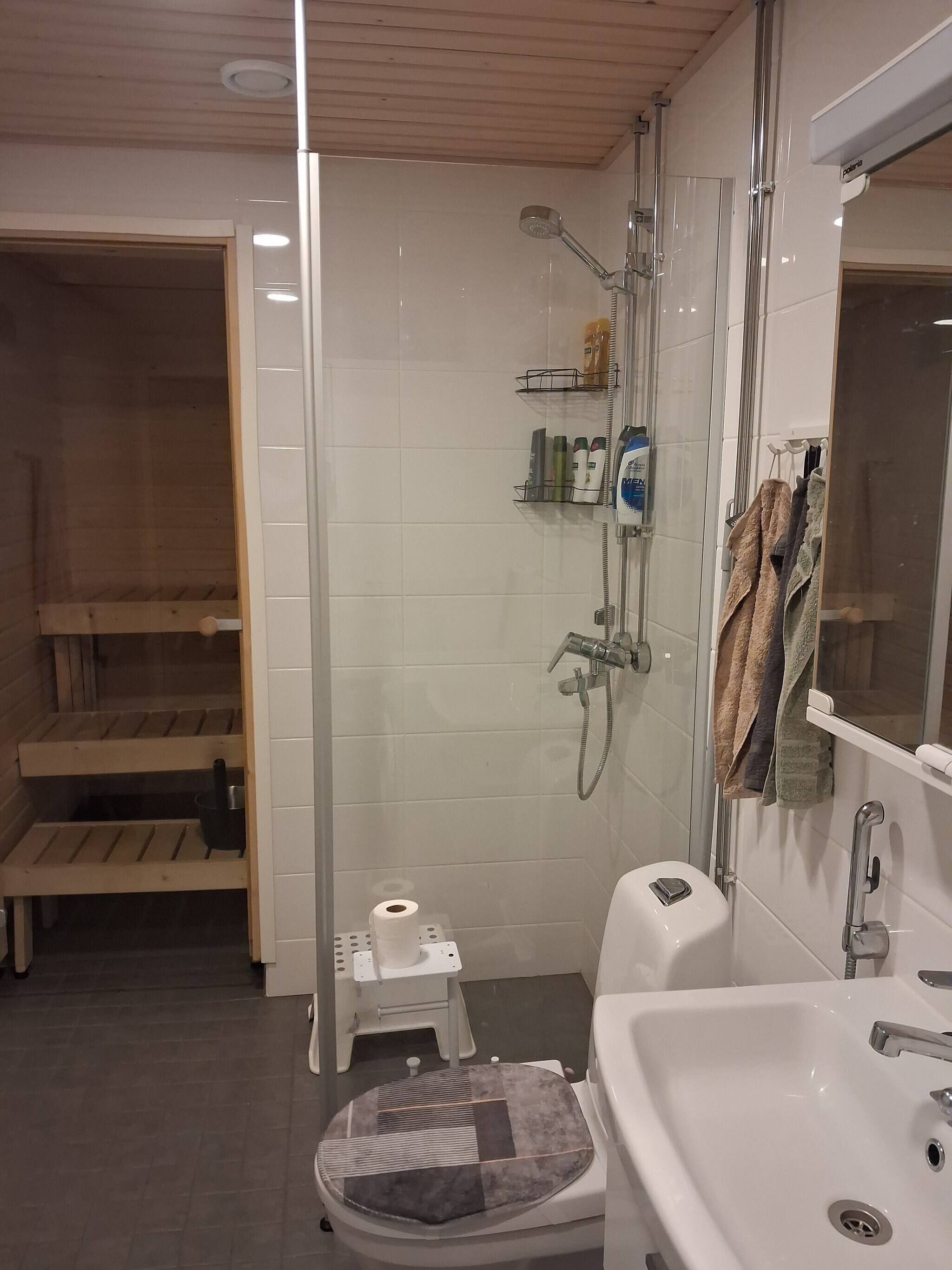 Room, 2 Bedrooms | Bathroom