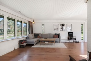 TV - Peaceful holiday retreat near coast and nature (Store Fuglede)