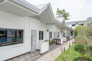Kamar Double Keluarga, pemandangan kolam renang | Eksterior