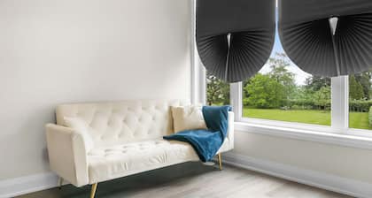 Live Lavishly: Modern Studio, 5G, Parking