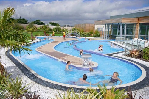 Cozy Mobile Home at Havens Reighton Sands Holiday Park, Pet-friendly Retreat