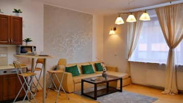 Apartment, 1 Bedroom, Accessible | Living room