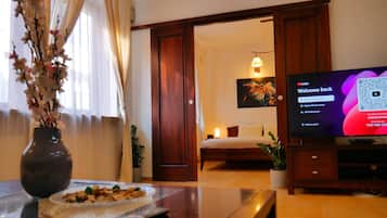 Apartment, 1 Bedroom, Accessible | Living room