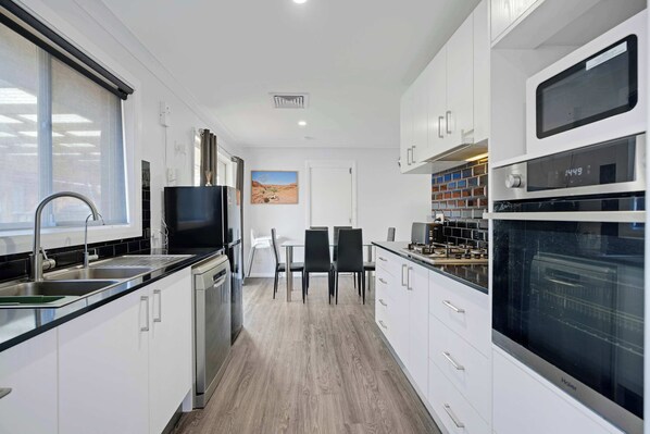 Private kitchen - Canterbury House | Firepit Retreat Near Mall (Dubbo)