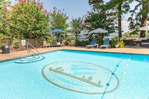 Pool - Amazing Cabin with Fireplace, Barbecue and Tennis Court in Mount Ida, Arkansas (Mount Ida)