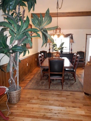 Dining - Amazing Cabin with Fireplace, Barbecue and Tennis Court in Mount Ida, Arkansas (Mount Ida)