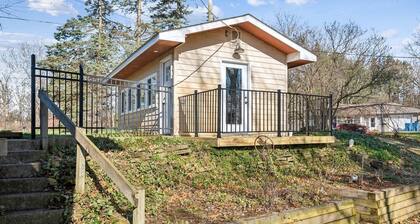 Charming Lakefront Cabin Amazing to Reconnect with Nature in Kalamazoo, Michigan