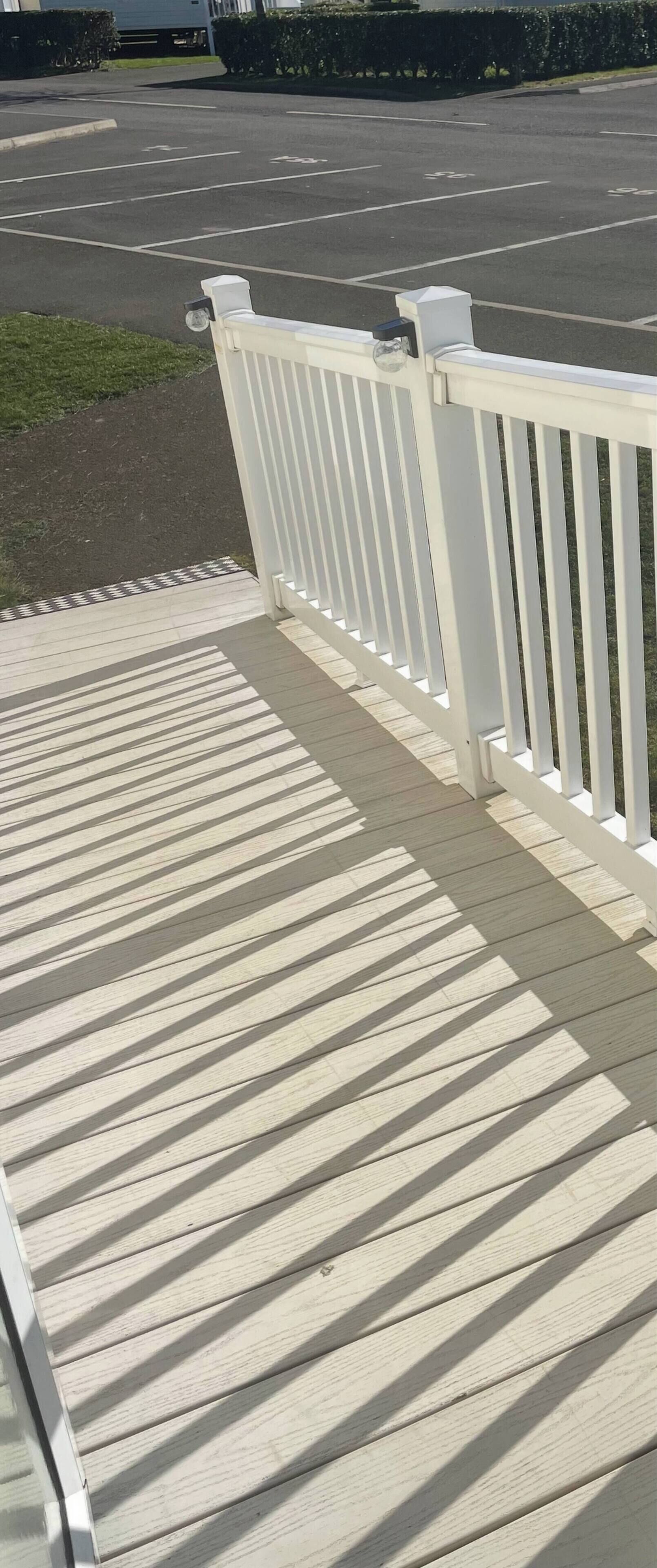 Husvogn, 4 soverom, terrasse | Overnattingsstedets uteområder