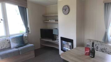 Mobile Home, 4 Bedrooms, Patio | Living room